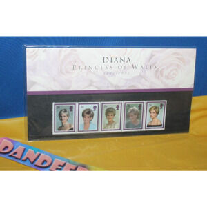 Diana Princess Of Wales 1961-1997 Royal Mint Stamps 26 Commemorative With Card